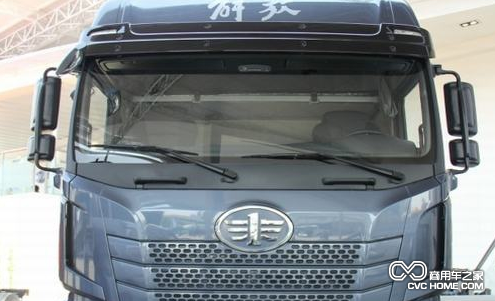 解放青島公司生產(chǎn)的JH06牽引車(chē) 商用車(chē)之家