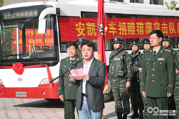 心系社會(huì ) 安凱反恐演練車(chē)助“獵鷹”反恐