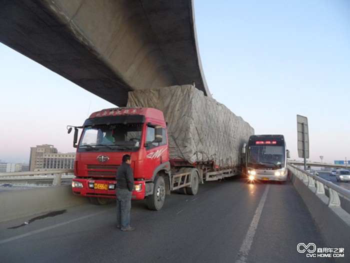 超高的貨車(chē)