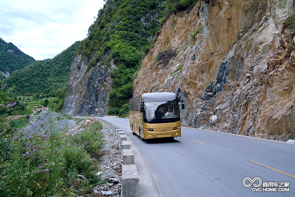 西沃客車(chē) 迎著春天 來(lái)一次說(shuō)走就走的旅行