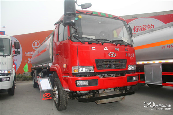 華菱重卡運(yùn)油車(chē).jpg